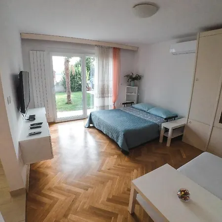 Apartman Garden View *