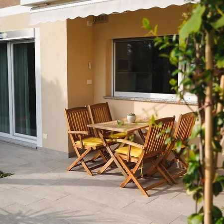 Garden View Apartment *