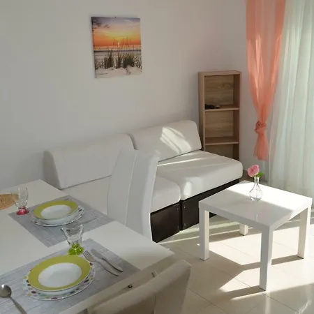 Garden View Apartment *