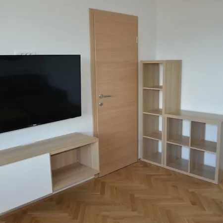 Garden View Apartment *