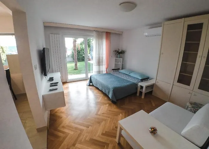 Apartman Garden View *